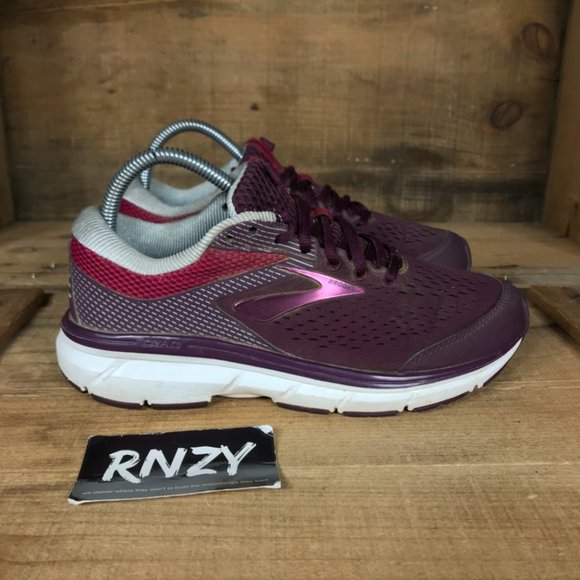 brooks wide width tennis shoes